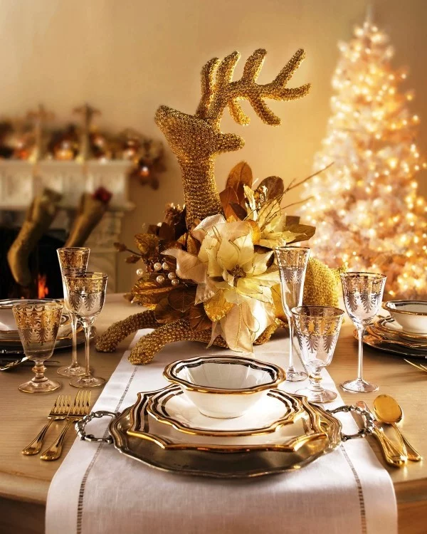 weihnachtliche Tischdeko gold