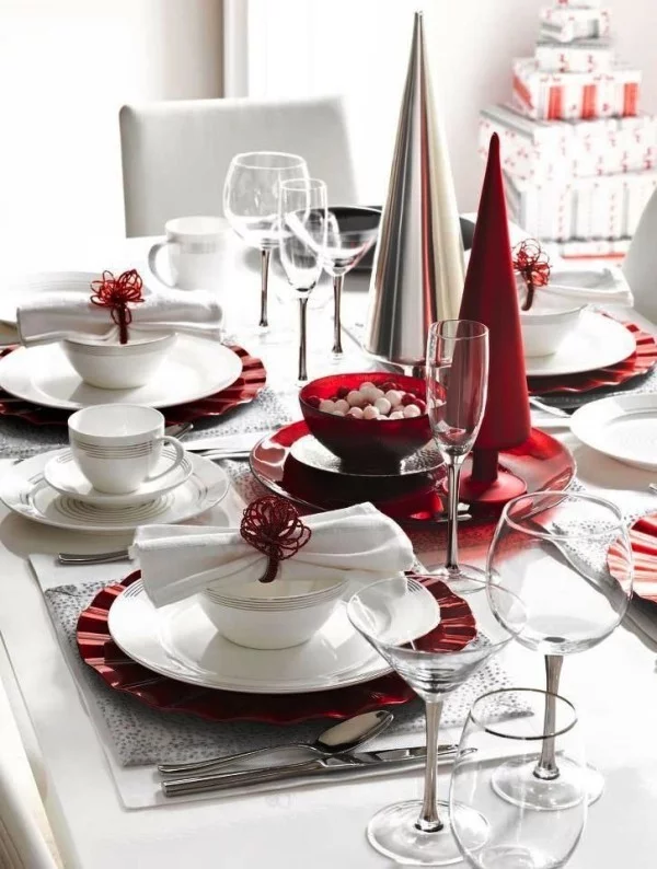 weihnachtliche Tischdeko rot silber