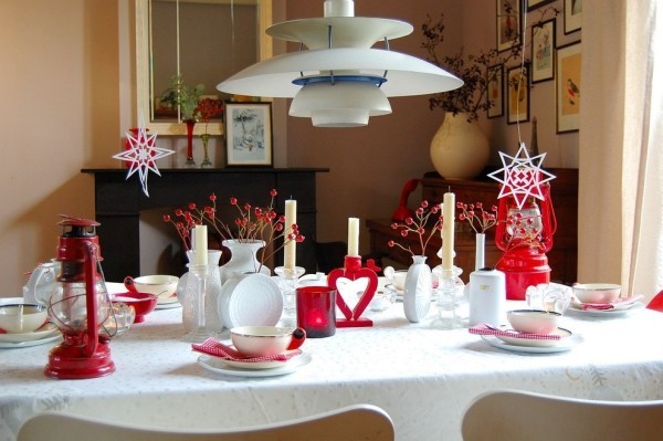 weihnachtliche Tischdeko rot weiß traiditonell
