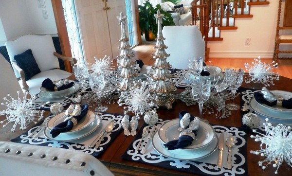 weihnachtliche Tischdeko silber weiß
