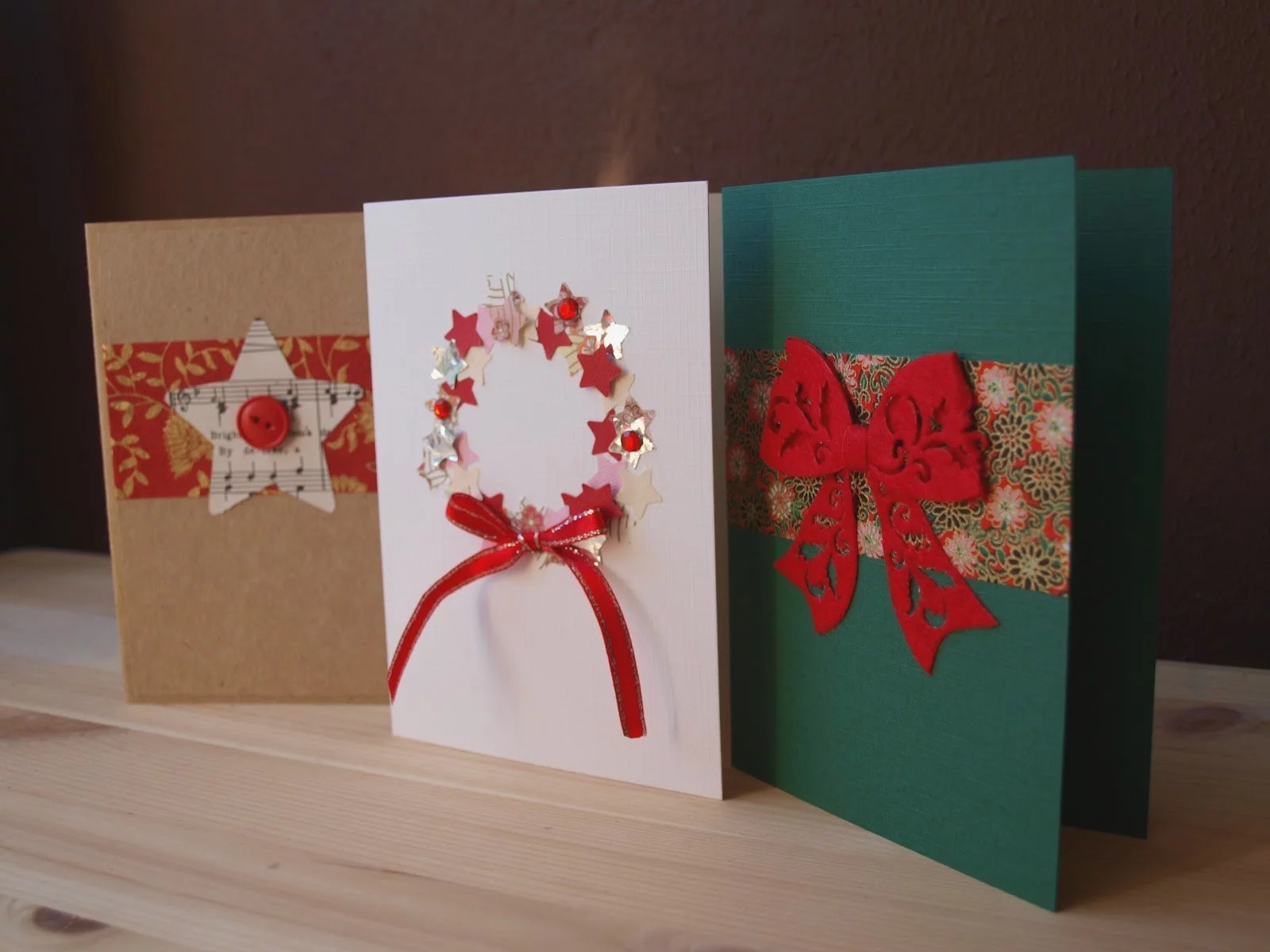 weihnachtskarten basteln drei verschiedene farben