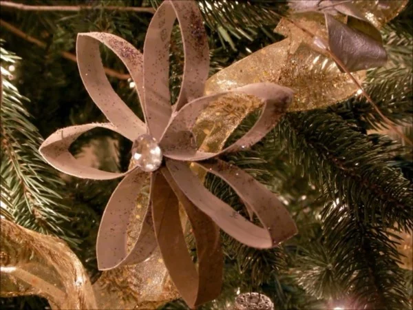 weihnachtsstern aus klopapierrollen ausgefallene weihnachtsdeko selber machen
