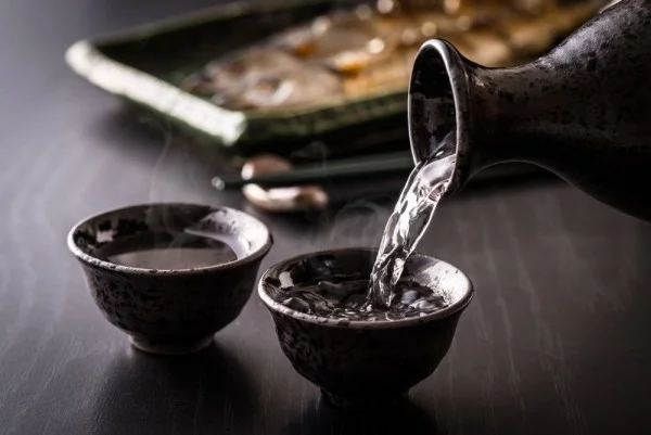 Japanisches Essen Sake trinken gesund leben
