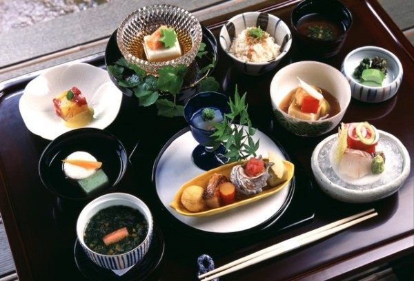 Japanisches Essen Vielfalt an angebotenen Speisen nach alter Tradition
