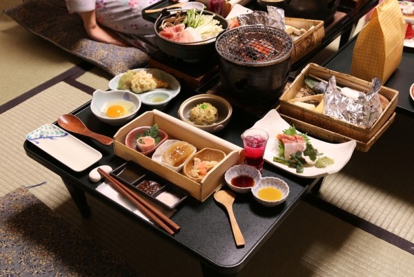 Japanisches Essen traditionsgemäß kleine Portionen verzehren große Vielfalt an Speisen