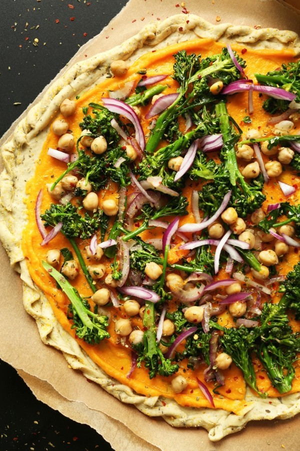 vegetarische pizzabelag ideen kichererbsen brokkoli