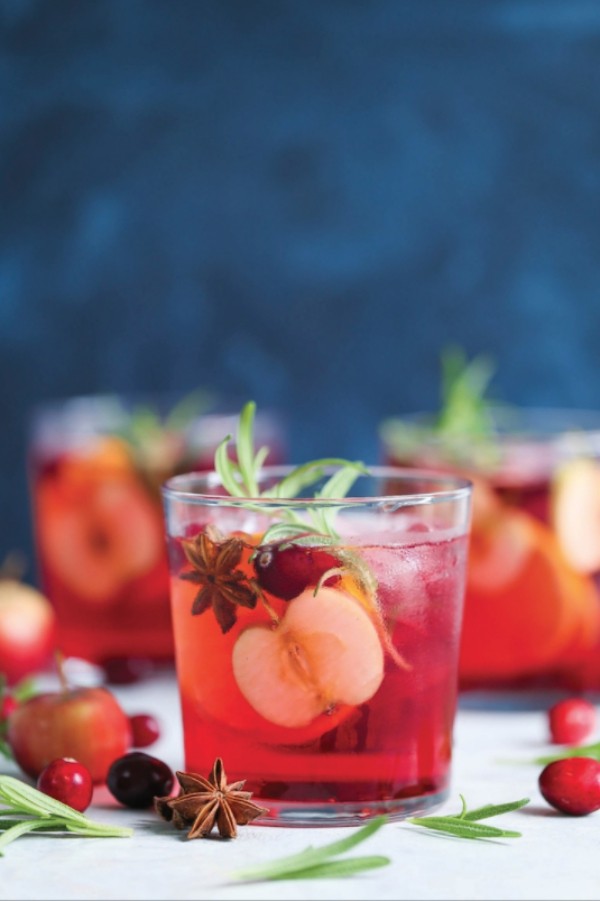 Festliche Cocktails zu Weihnachten und Silvester Winter Sangria für Damen