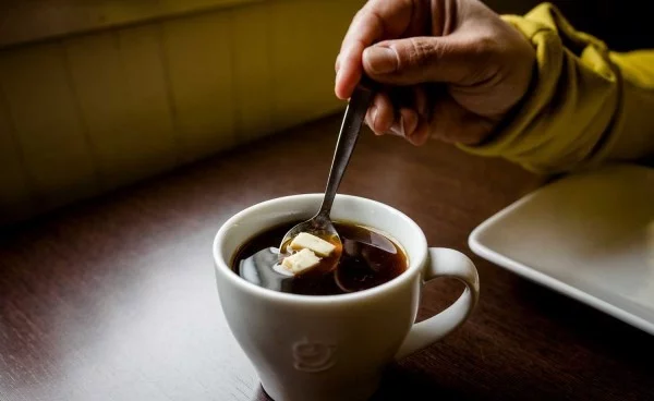Kaffee trinken in Lappland mit einem bis zwei Stück Käse