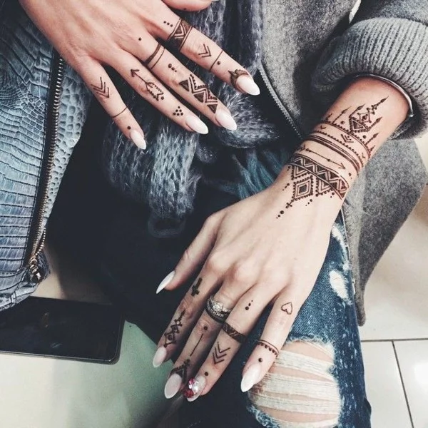 boho tribal tattoo ideen finger hand