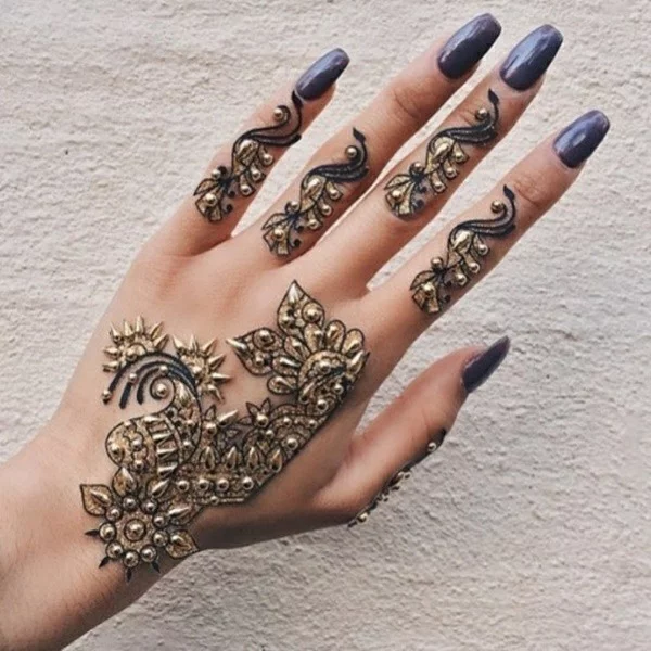 goldene tattoo ideen mit henna