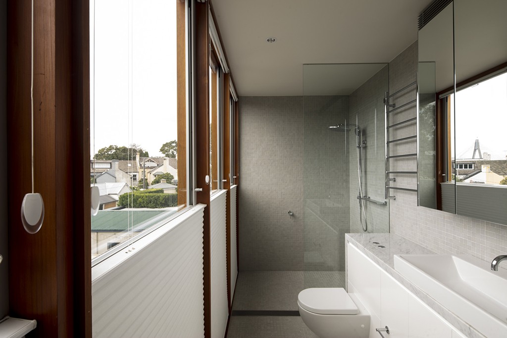 moderne inneneinrichtung weiße badezimmergestaltung