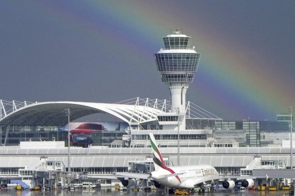 munich airport das flughafen mit einem regenbogen