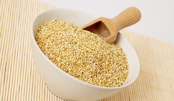 Gesunde Kohlenhydrate Quinoa Körner für Salate und andere Gerichte