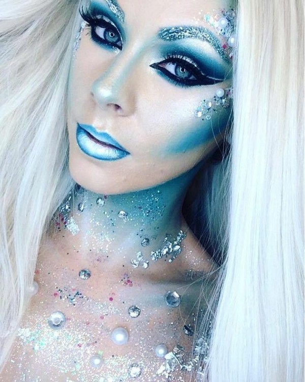 Meerjungfrau schminken blau mit perlen