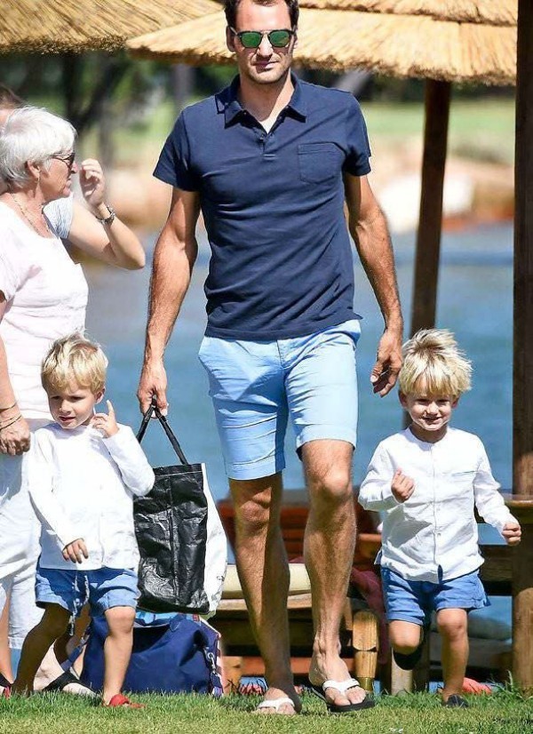 Roger Federer der perfekte Familienvater vier Kinder hier mit Zwillingssöhnen