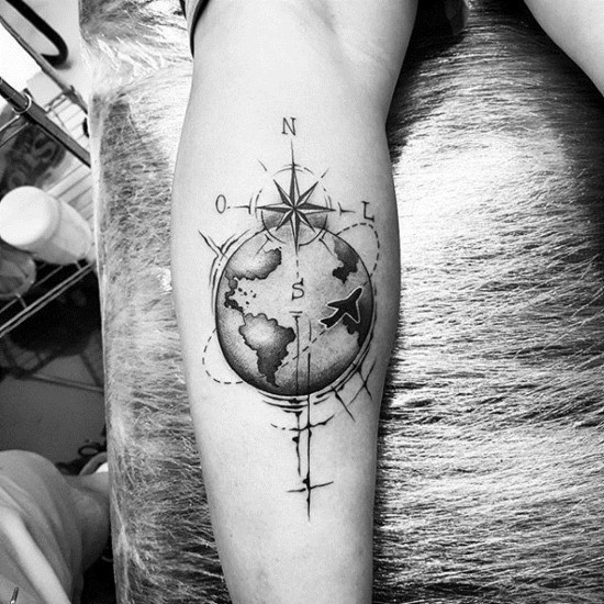 globus kompass wanderlust tattoo ideen