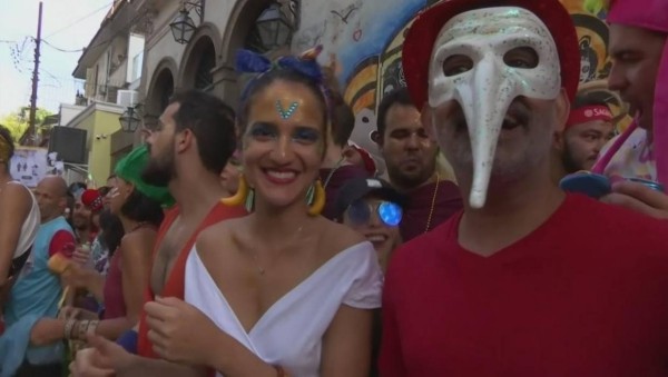 karnevalskostüme ideen mehrere farben in venedig