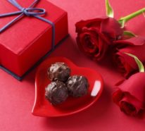 50 Valentinstag Geschenke und Ideen mit Herzen, Schokolade und Rosen