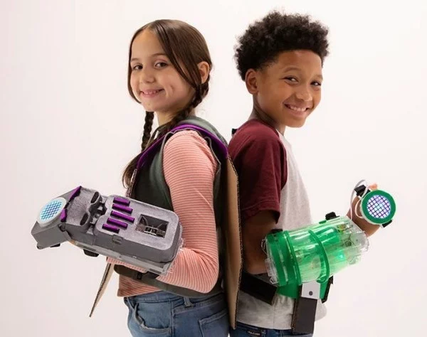 8 originelle Hi-Tech Geschenke für Kinder ab 3 Jahren little bits avengers hero inventor kit handschuhe