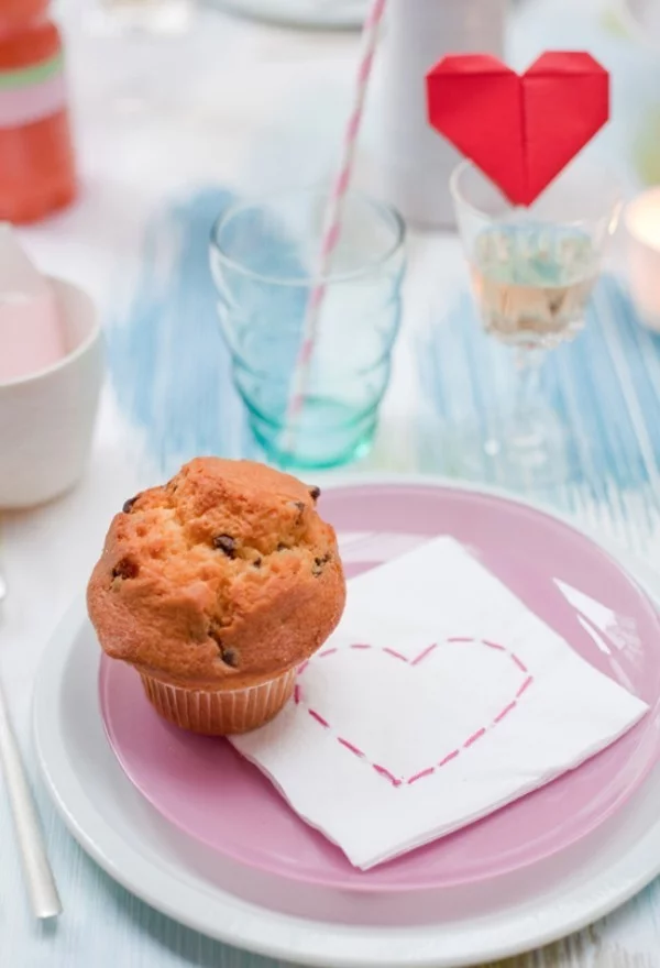 Valentinstag Muffin auf dem Teller