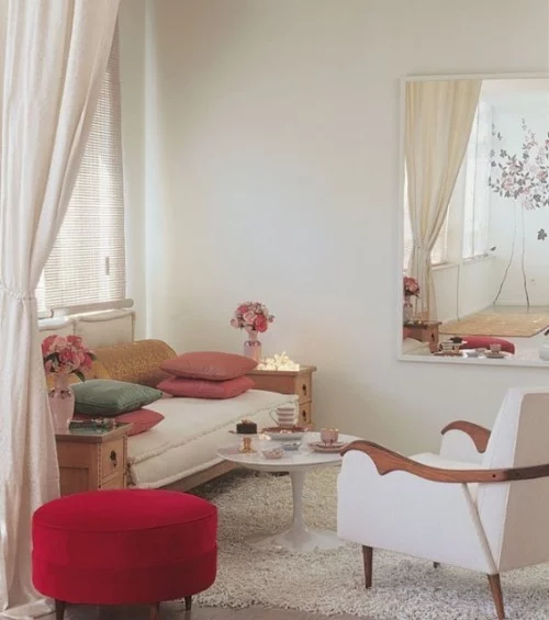 Wohnzimmer mit femininen Touches gemütliche Kaffeeecke im weiblichen Stil