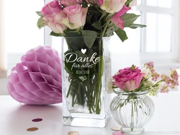 Wunderschöne personalisierte Geschenke zum Muttertag Vase mit rosa Rosen
