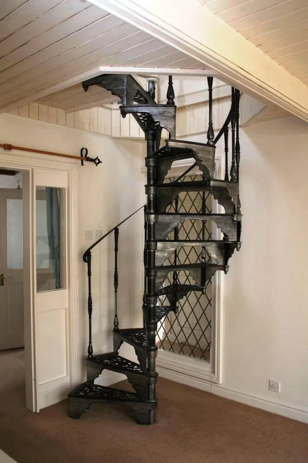 tolle schwarze Treppe Treppenhaus