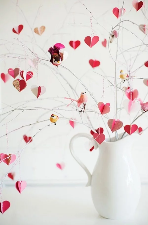 toller Zweig mit Herzen Valentinstag