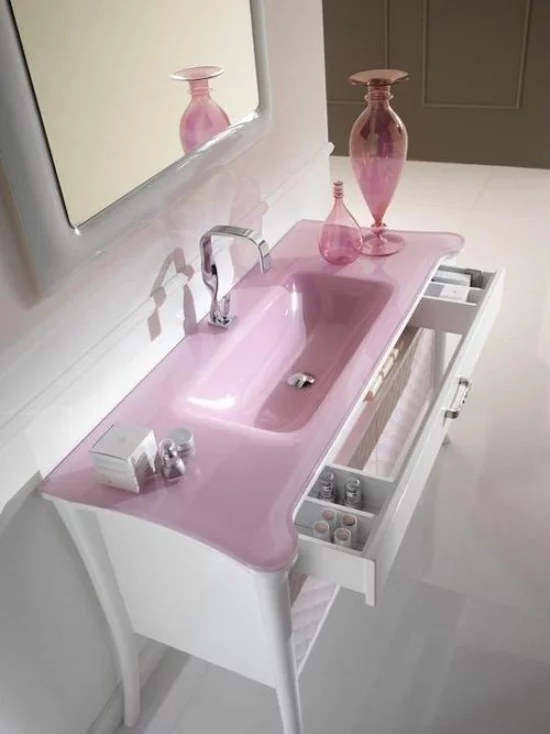 Badezimmer mit weiblichem Gespür zartes Rosa und Weiß kombinieren