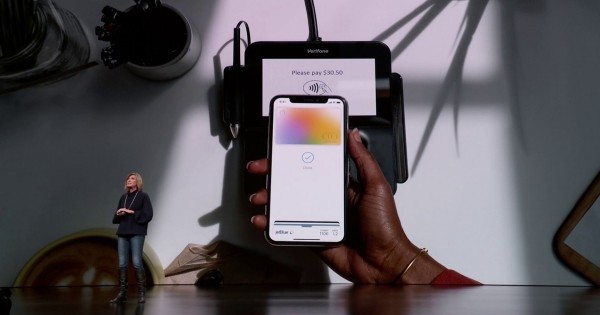 Die Apple Card ist eine neue Kreditkarte, die Sie mit Apple Pay benutzen können mit app und digitale karte bezahlen