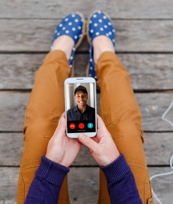Hi-Tech Smart Türklingel mit Kamera von August Home besucher in echtzeit per app sehen