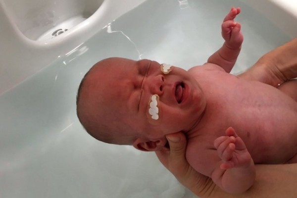 Kleinste Baby der Welt, das bei Geburt nur 268 Gramm wog, geht nach Hause kleinstes baby geht nach hause