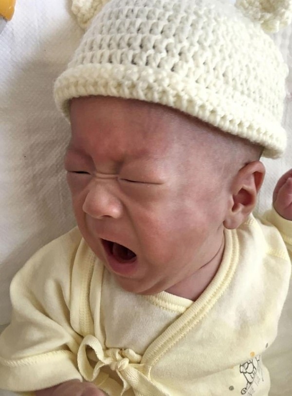 Kleinste Baby der Welt, das bei Geburt nur 268 Gramm wog, geht nach Hause winzigste junge geht endlich nach hause