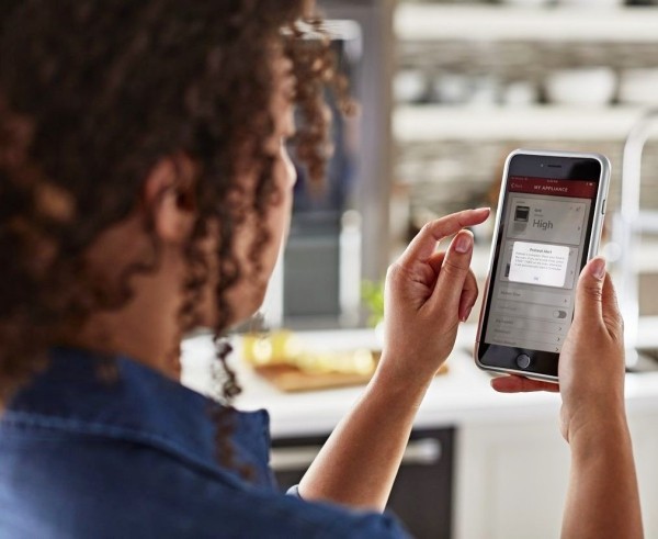 Mit KitchenAid Smart Ofen + das eigene Kocherlebnis modernisieren die firmen app zur kontrolle der smart geräte