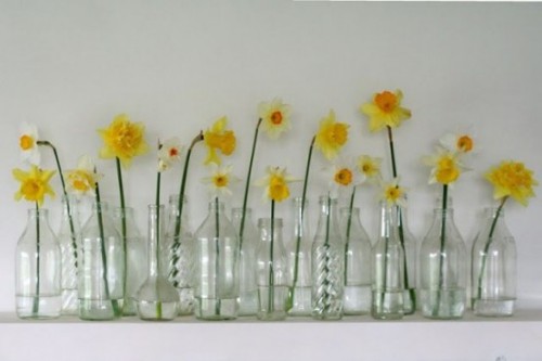 Narzissen Deko Ideen in Behältern aus Glas