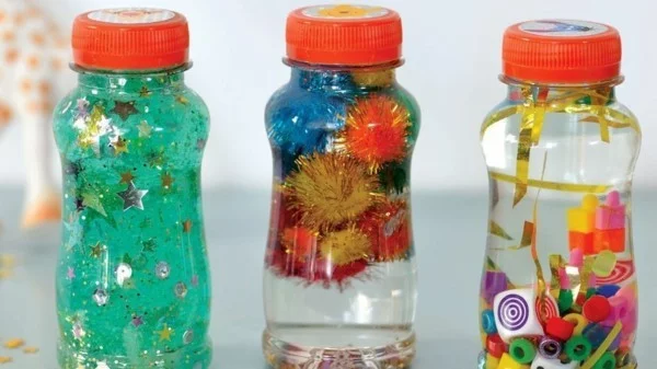 coole Kinderspielzeuge selber machen Sensorik Flaschen füllen