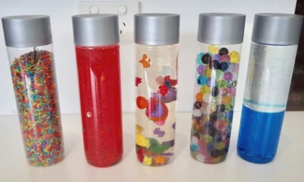 Sensorik Flaschen für Babyspiele machen coole Kinderspielzeuge