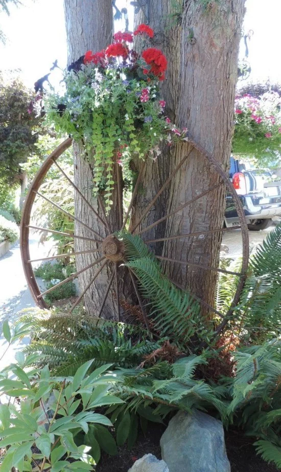 Upcycling Gartendeko mit altem Rad 