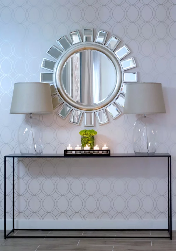 Dekorative Wandspiegel im Flur modernes Design zwei Lampen runder Spiegel