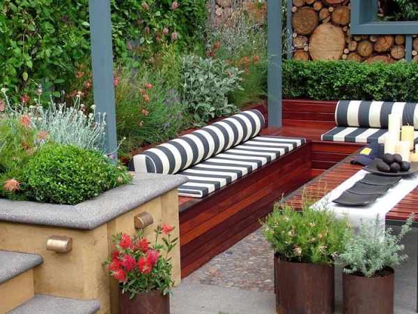 Gartentipps für jedermann gemütliche Sitzecke nahtlos in den Garten einfügen