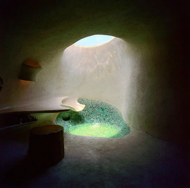 Hobbit House Architektur mit futuristischen Elementen
