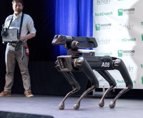 Hundeartiger Roboter SpotMini von Boston Dynamics kommt bald auf den Markt leiter kontrolliert roboter