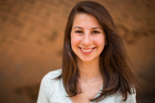 Katie Bouman junge nette talentierte Wissenschaftlerin