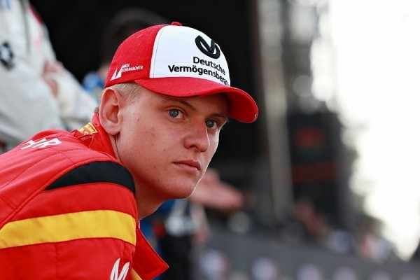 Mick Schumacher Ferrari Testfahrten in Bahrain