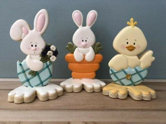 Osterhasen backen Kekse mit Zuckerguss 3D Figuren Hasen und Küken 