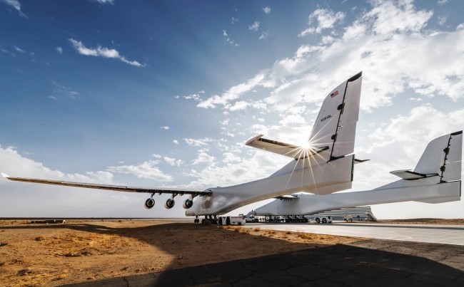 Stratolaunch, das größte Flugzeug der Welt, besteht Testflug mit vollem Erfolg bereitet sich auf abflug vor