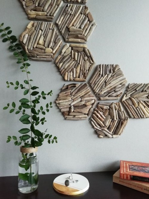 Treibholz im Interieur Wanddeko aus Holzstücken