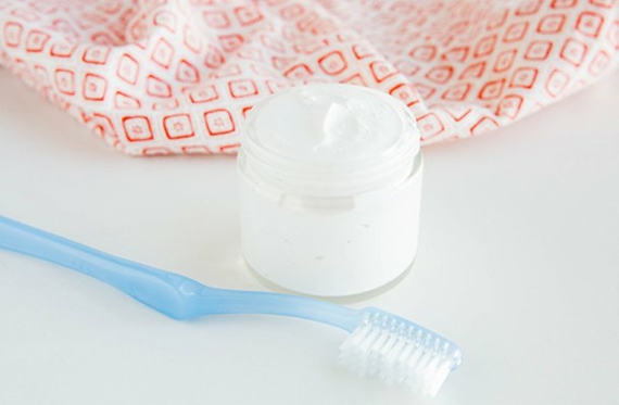 Zahnpasta selber machen natürliche Kinder Zahnpasta Zähne putzen mit Natron Zahnputzpulver