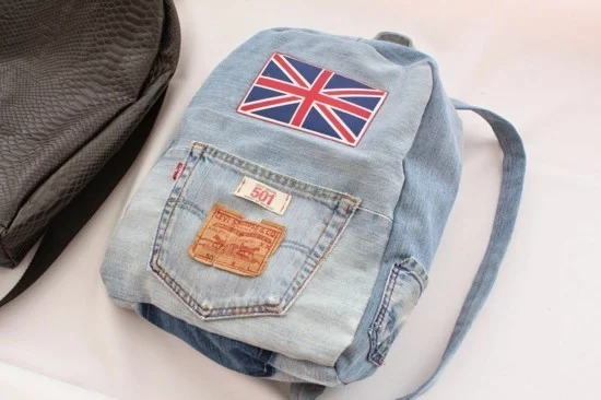einen coolen Rucksack aus alten Jeanshosen mit der britischen Flagge 