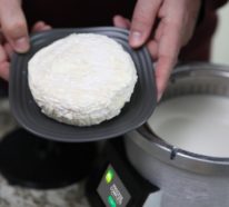 Neues Hi-Tech Küchengerät zeigt, wie man in Zukunft Käse zu Hause produziert